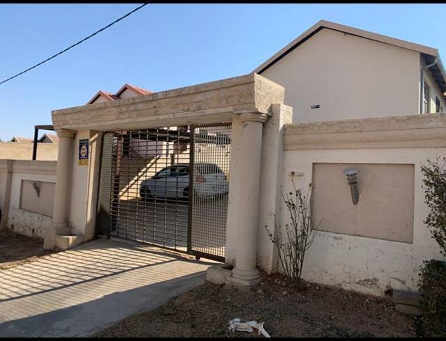 3 BEDROOM HOUSE FOR SALE IN FLEURHOF